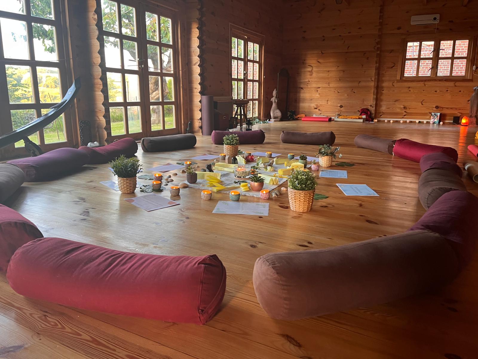 Ateliers de groupe — yoga du rire, gestion du stress, bien-être collectif